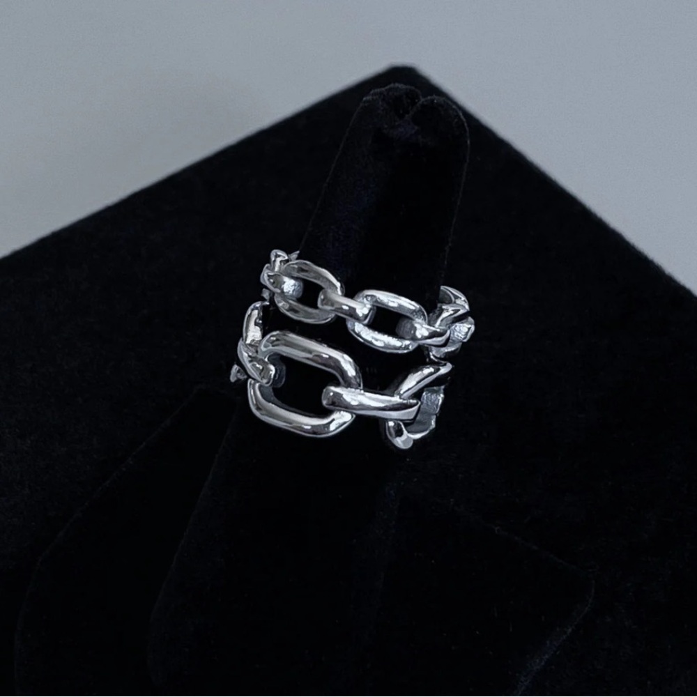 Cold Shoulder LA Silver chain link ring solid stainless steel in size 7